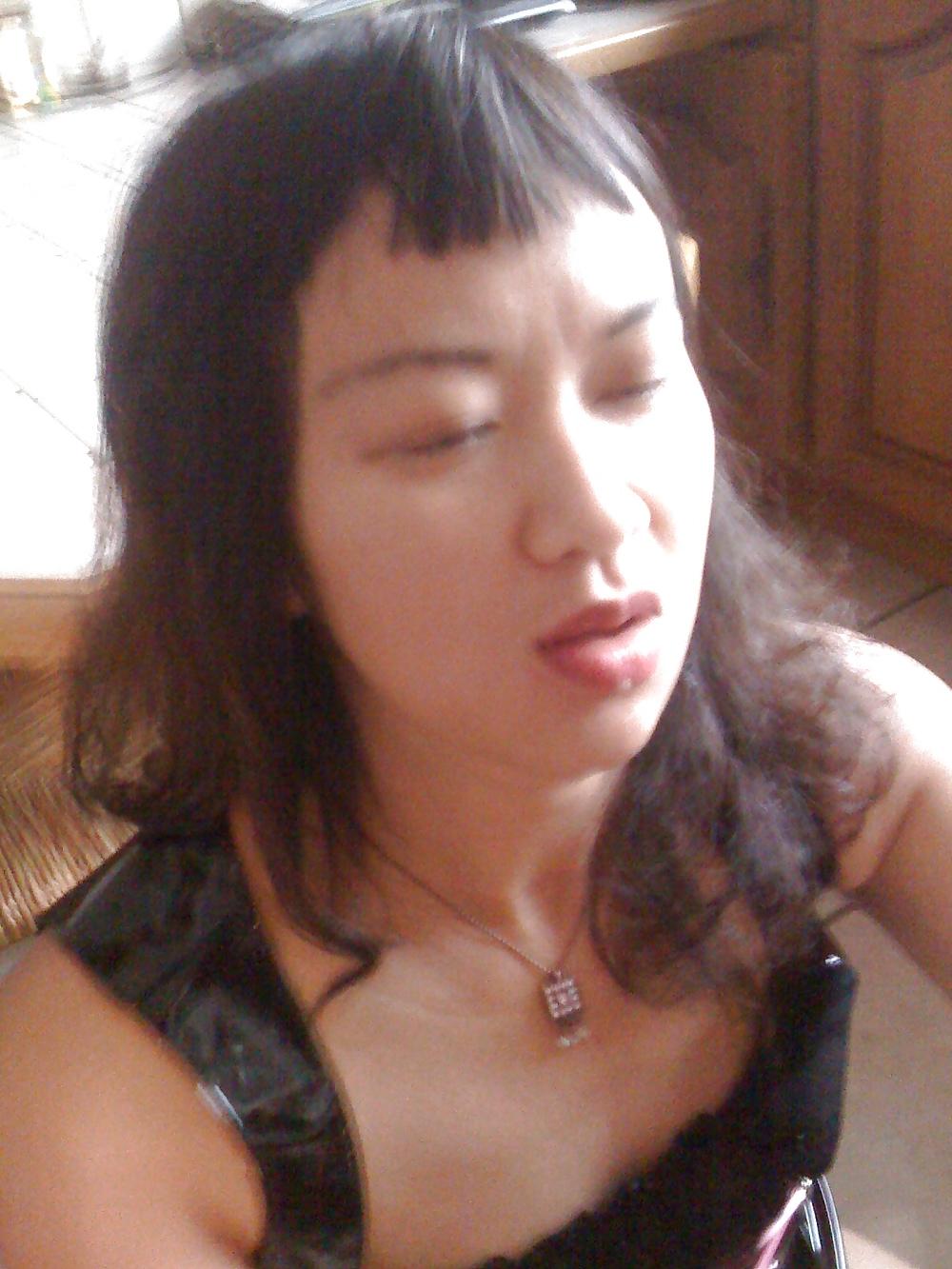25P Mon asiatique en vinyle prete a se faire prendre