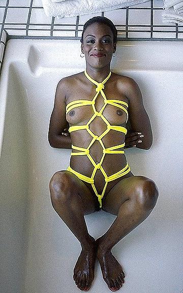 11P Black Bondage