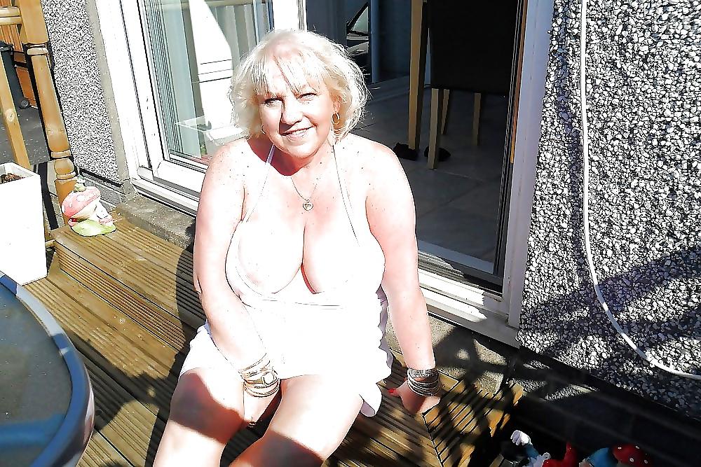 7P Anyone on Xhamster know her name or where to find more pics?
