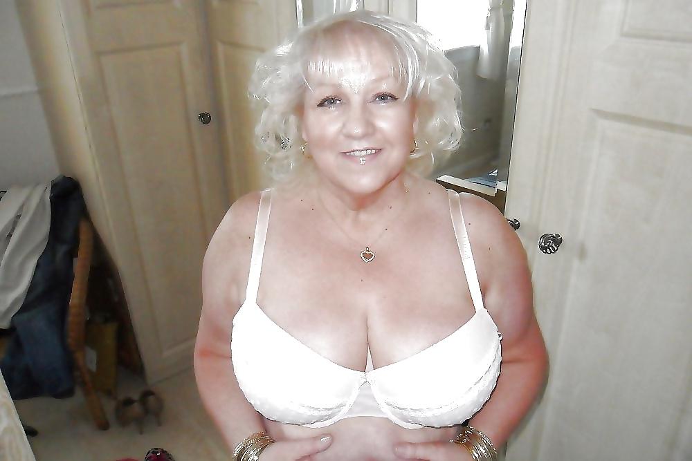 7P Anyone on Xhamster know her name or where to find more pics?