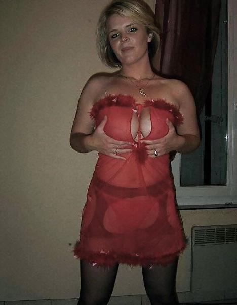 25P Nice cleavage