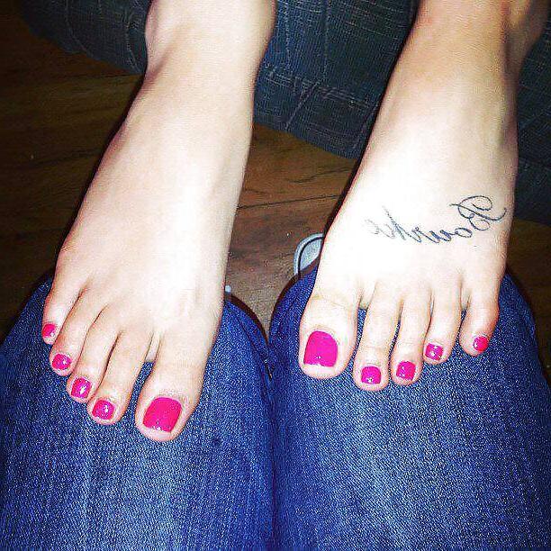 25P Feet 7