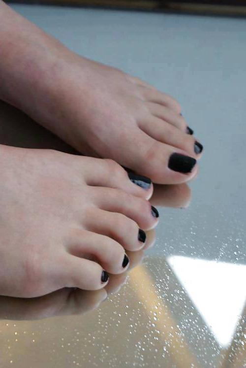 25P Feet 7