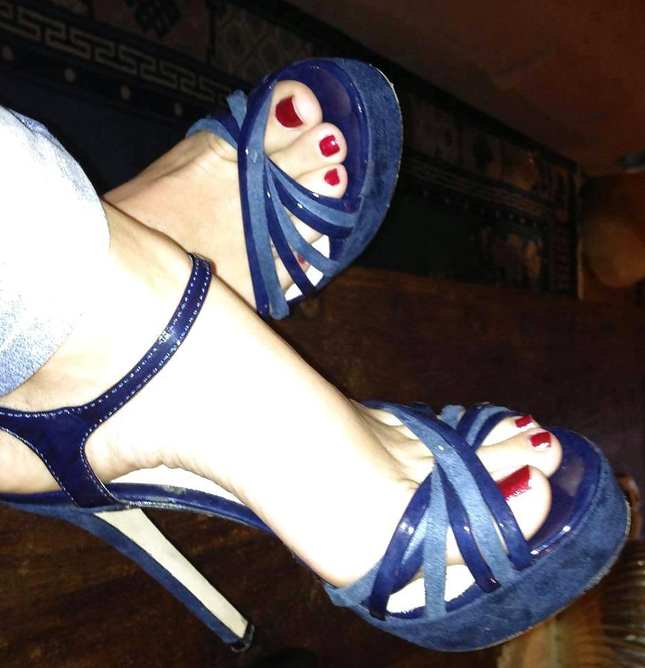 25P Feet 7