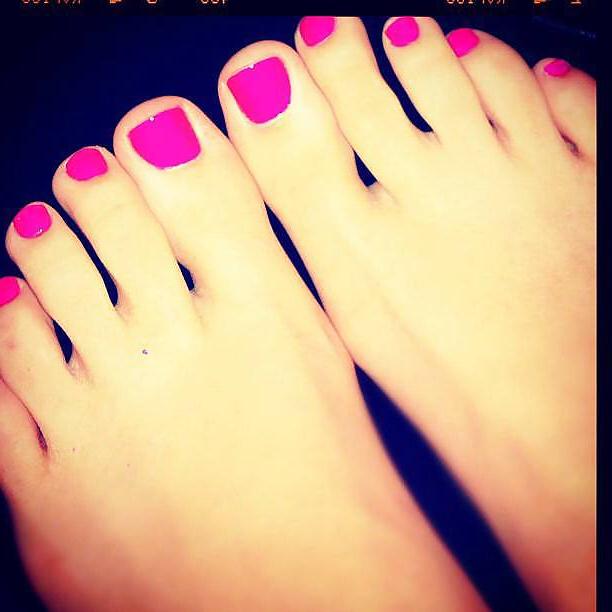 25P Feet 7