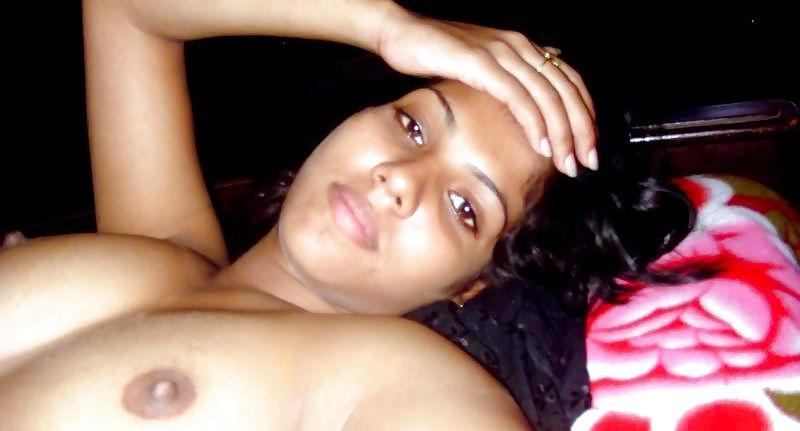 19P My college girlfriend boobs and pussy after shower