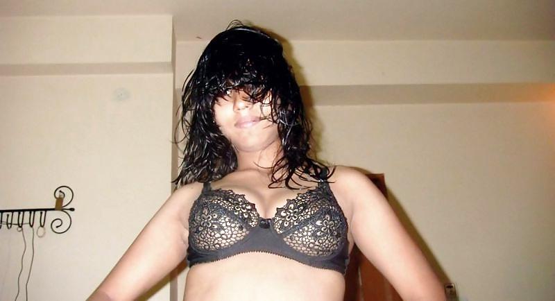 19P My college girlfriend boobs and pussy after shower