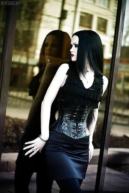 23P Gothic Babe