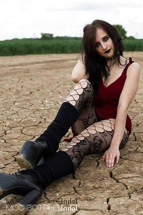 23P Gothic Babe