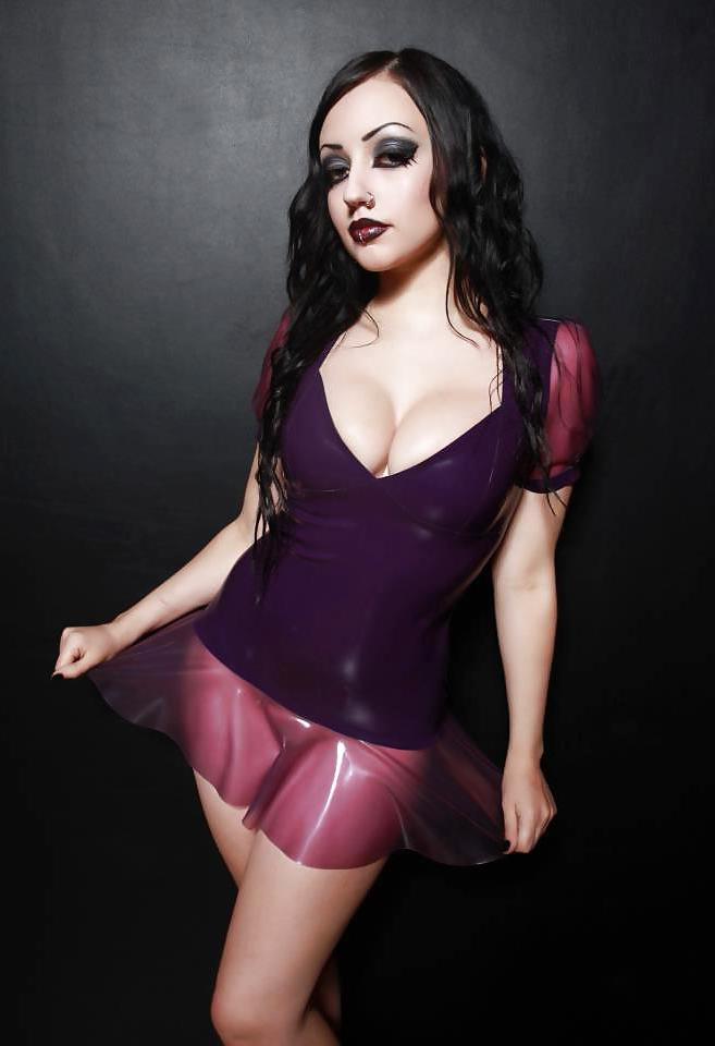 23P Gothic Babe