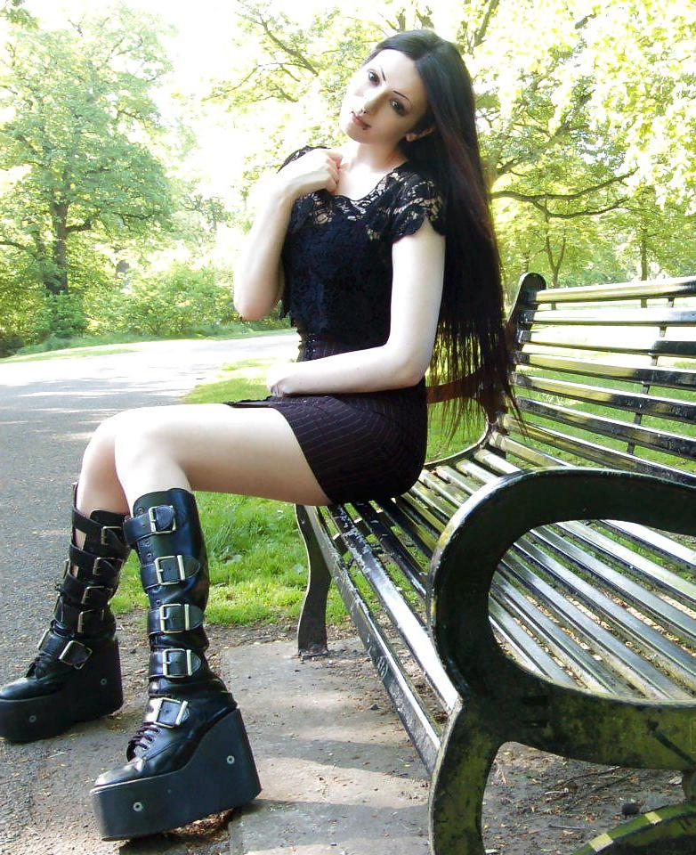 23P Gothic Babe
