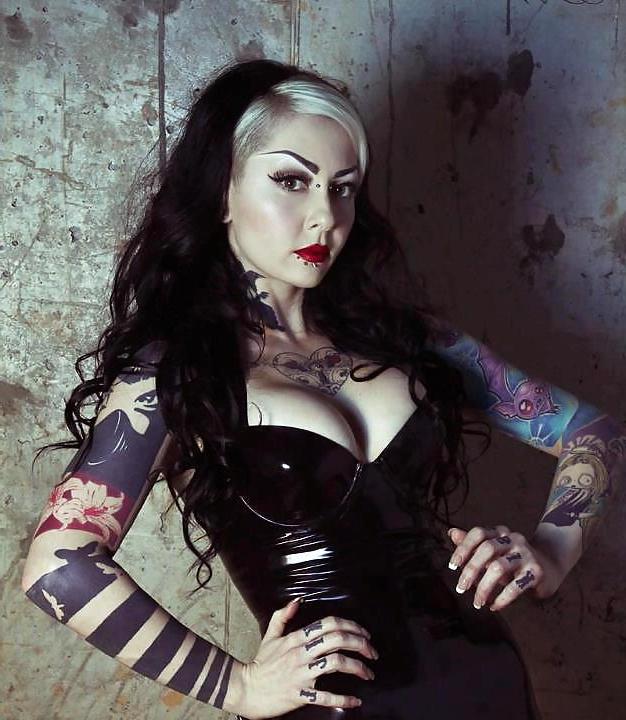 23P Gothic Babe