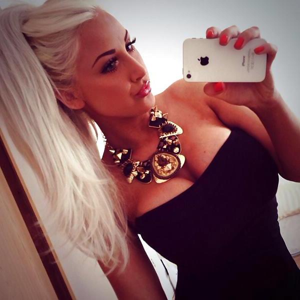 25P Stunning British Blonde