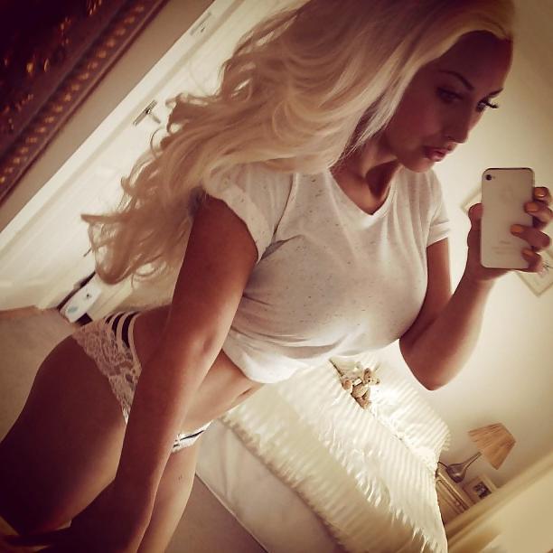 25P Stunning British Blonde