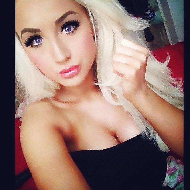 25P Stunning British Blonde