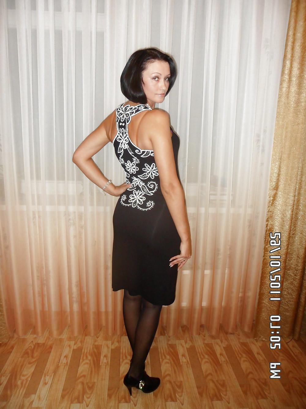25P Sexy & Classy brunette