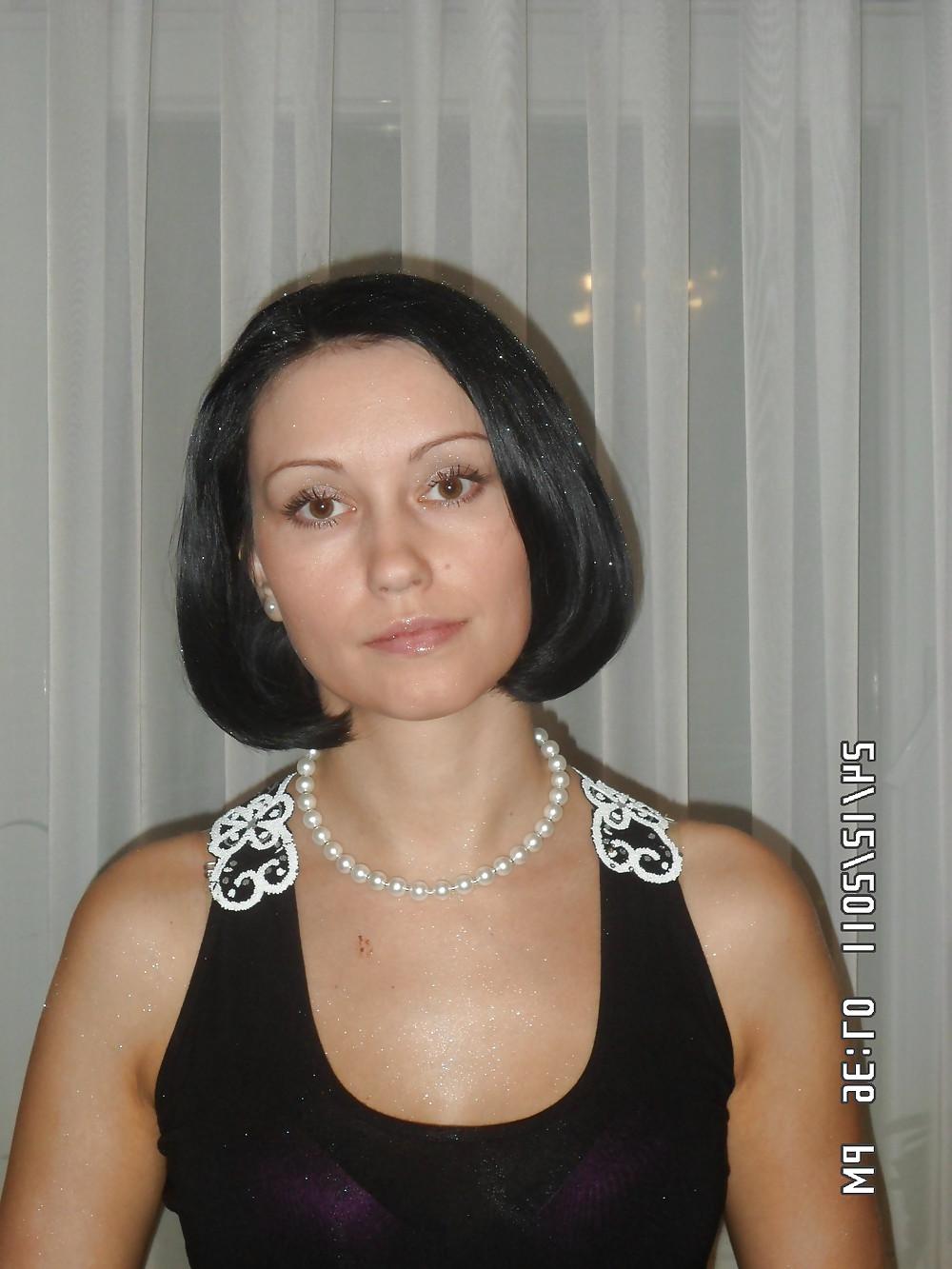 25P Sexy & Classy brunette