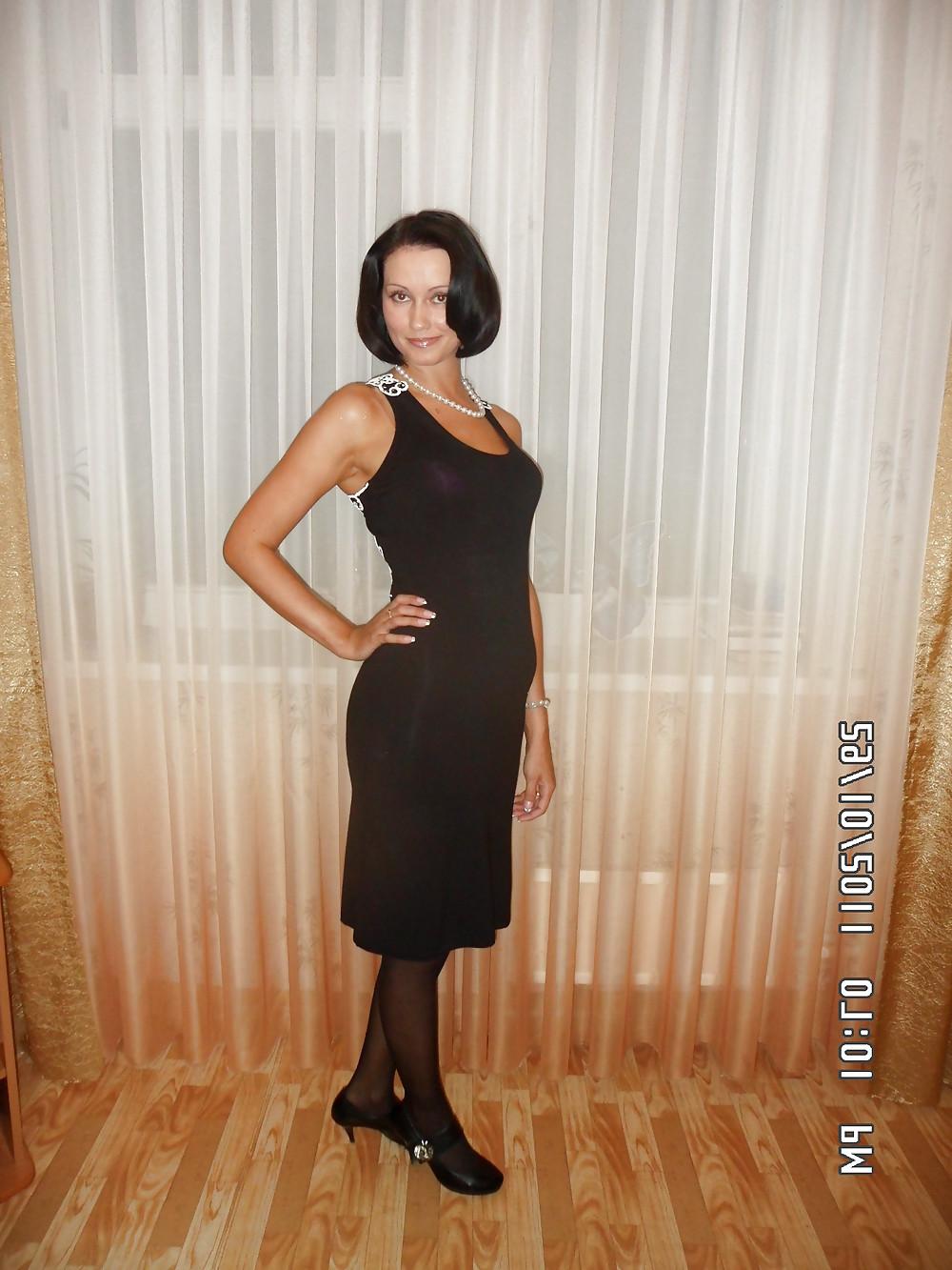 25P Sexy & Classy brunette