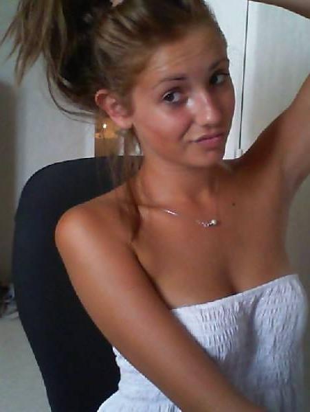 19P Slutty Friends 6 (Legs, Ass, Feet, Tits) COMMENTS!!