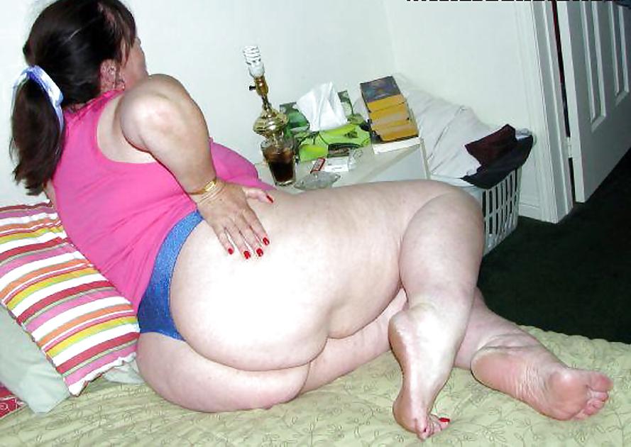 24P BBW Mature Spreading her Big Holes PART 17