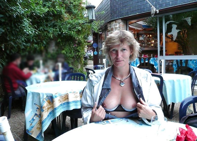 25P Les salopes au resto