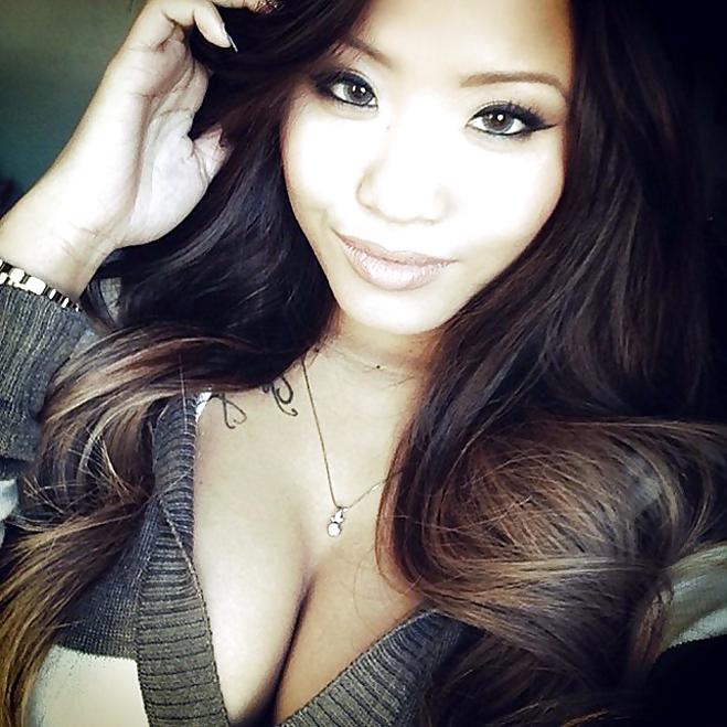 15P Sexy Cleavage 45