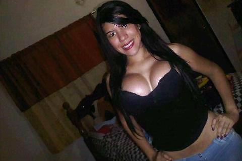 25P Latina cleavage 2