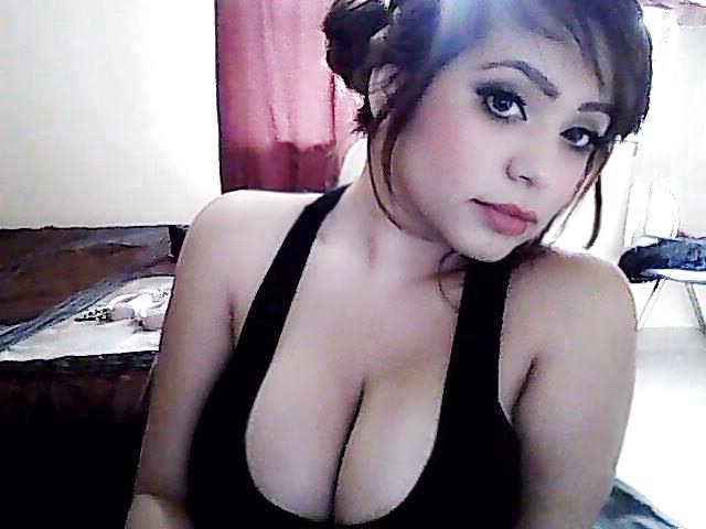25P Latina cleavage 2