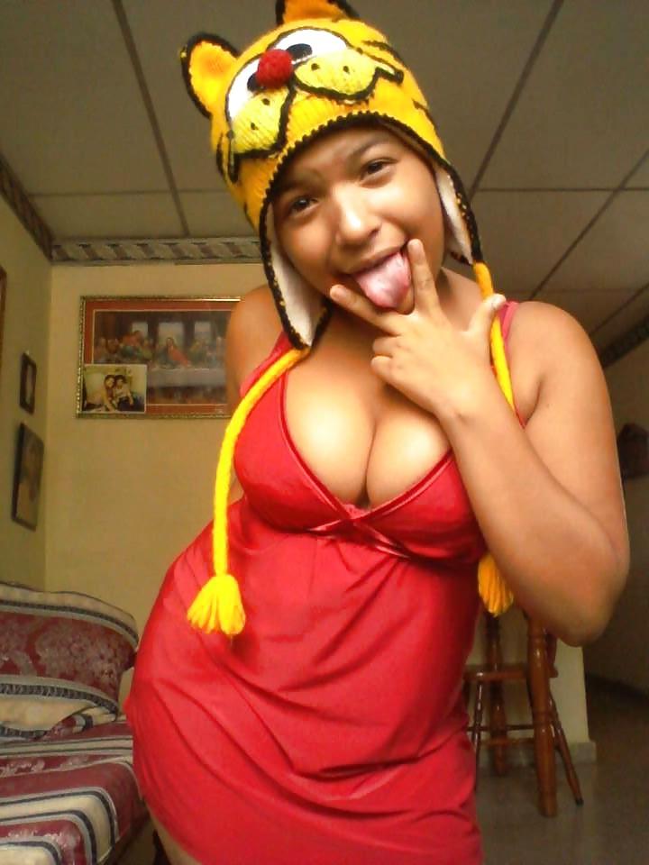 25P Latina cleavage 2