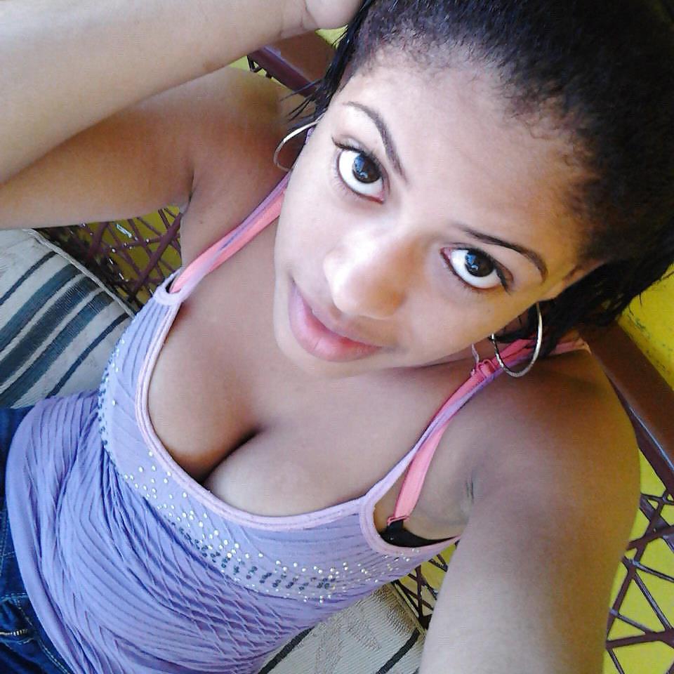 25P Latina cleavage 2