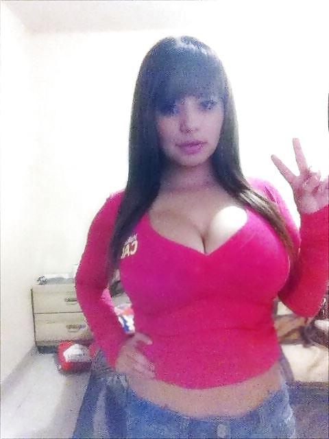 25P Latina cleavage 2