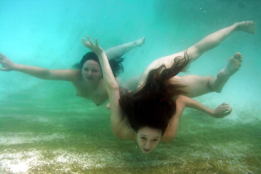 25P Underwater 