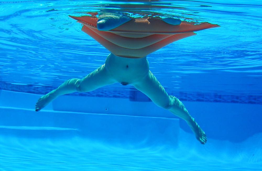 25P Underwater 