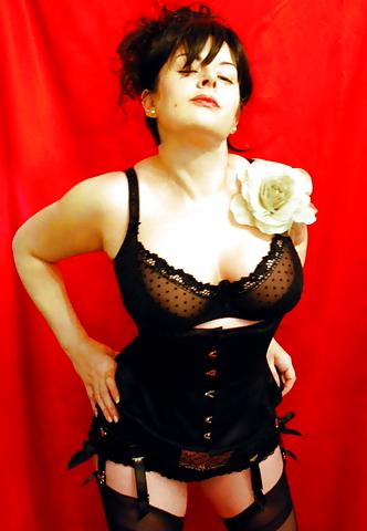23P Amy british lady
