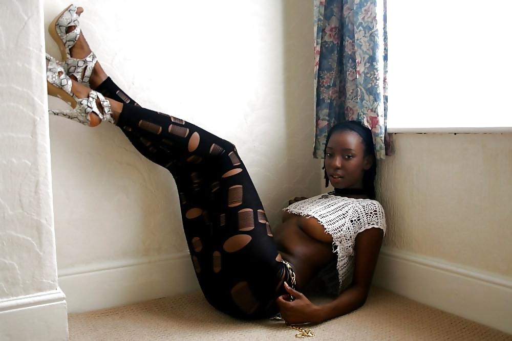 25P Black Chicks