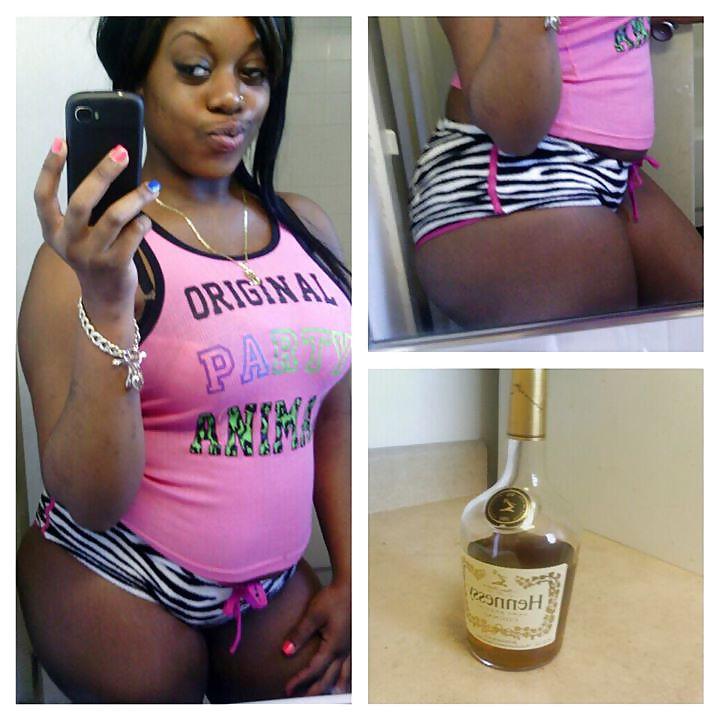 12P Thick big booty black MILF