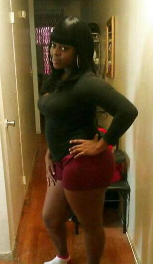 12P Thick big booty black MILF