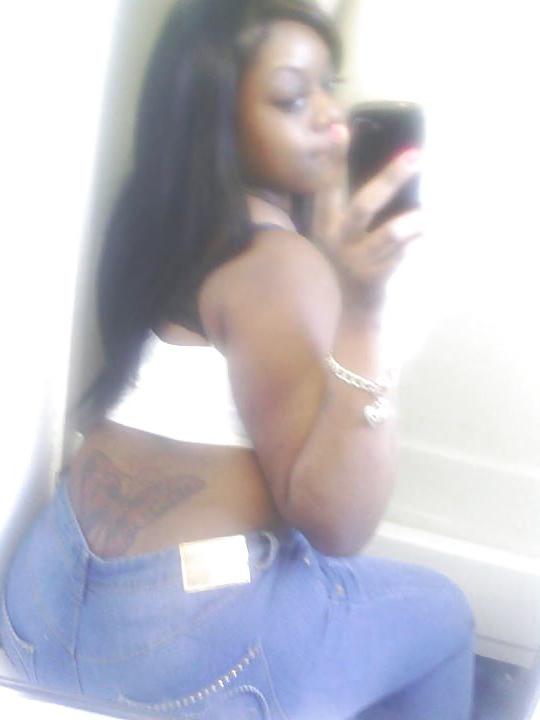 12P Thick big booty black MILF