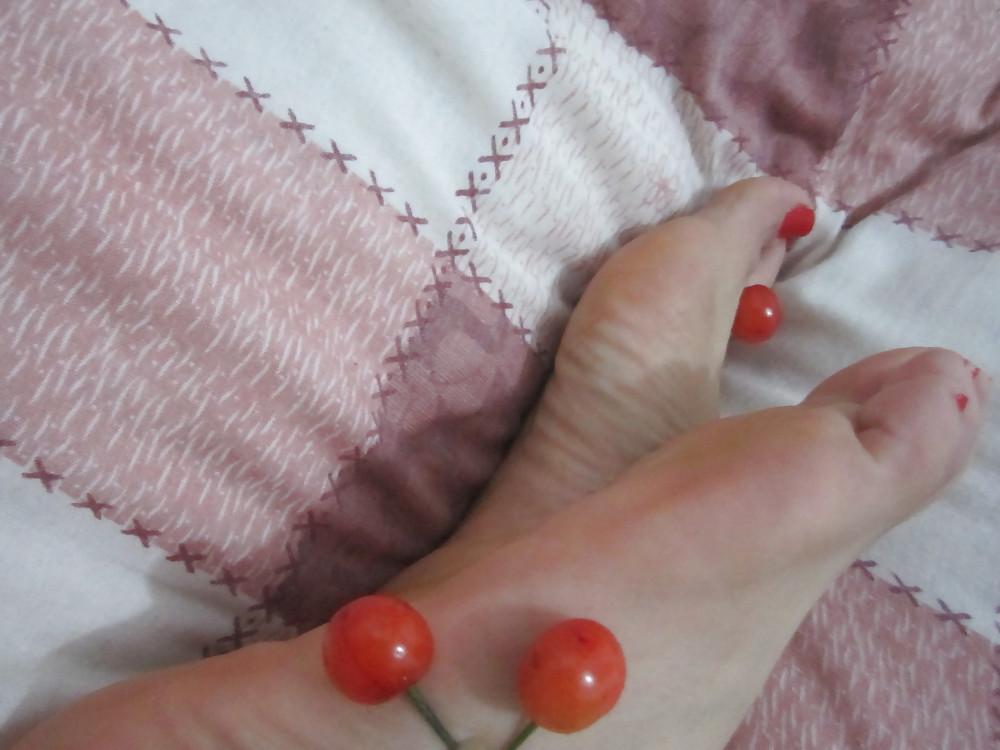 20P (1) My asian GF's feet, toes and soles! Chinese foot fetish!