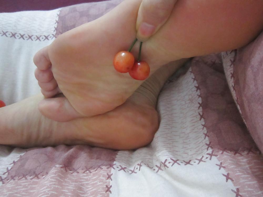 20P (1) My asian GF's feet, toes and soles! Chinese foot fetish!