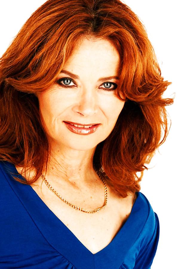 16P Retro Veronica Hart