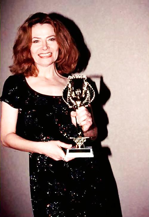 16P Retro Veronica Hart