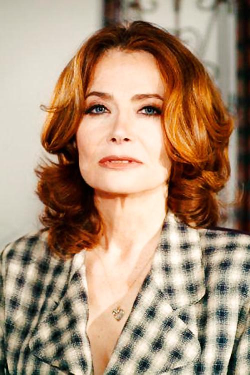 16P Retro Veronica Hart