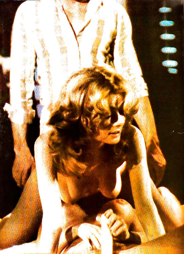 16P Retro Veronica Hart