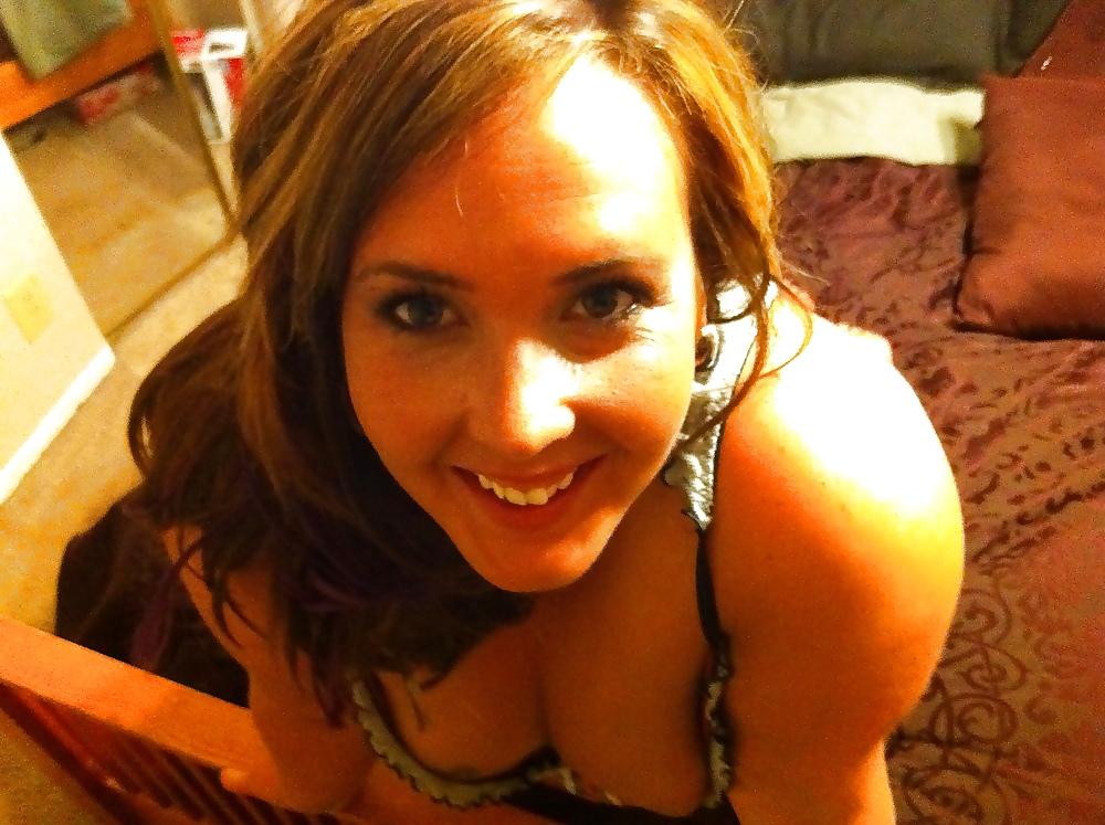 25P Downblouse, Cleavage and Tits