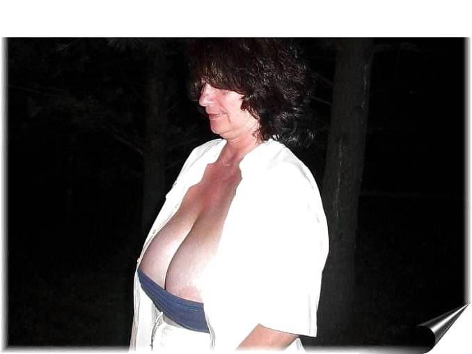 21P Gorgeous mature lady
