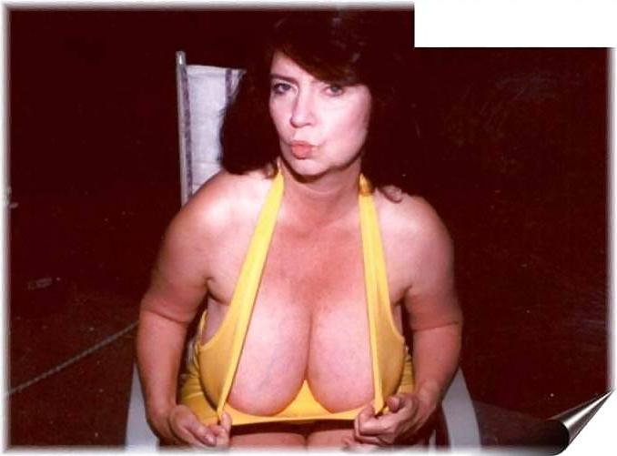 21P Gorgeous mature lady