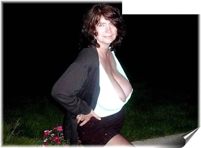 21P Gorgeous mature lady