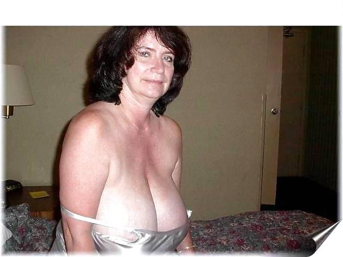 21P Gorgeous mature lady
