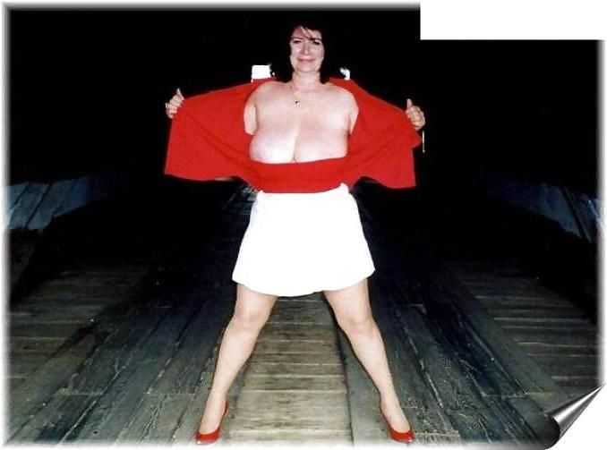 21P Gorgeous mature lady